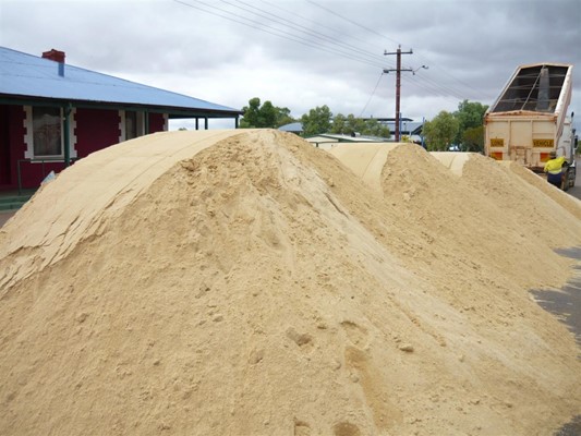 Australia Day in Yalgoo - Aus day sand piles