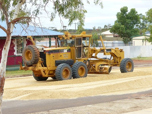 Australia Day in Yalgoo - Spreading sand Aus day